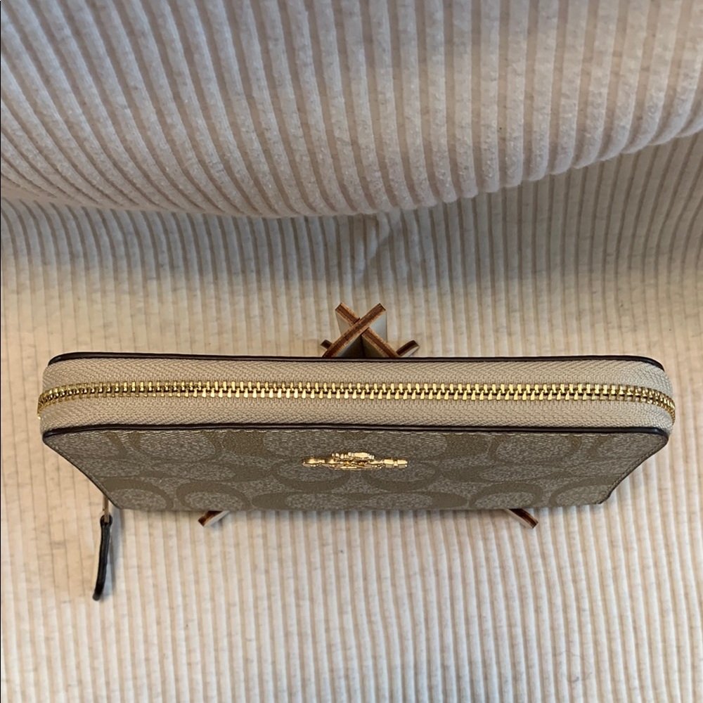 Coach Tan Signature Wallet - Picture 5 of 16